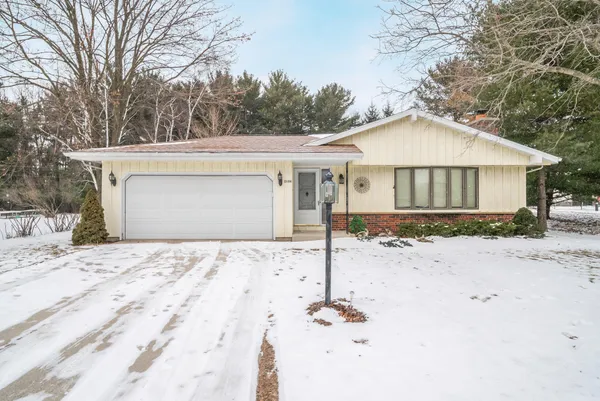 2864 North Apache Road, Sheboygan, WI 53083