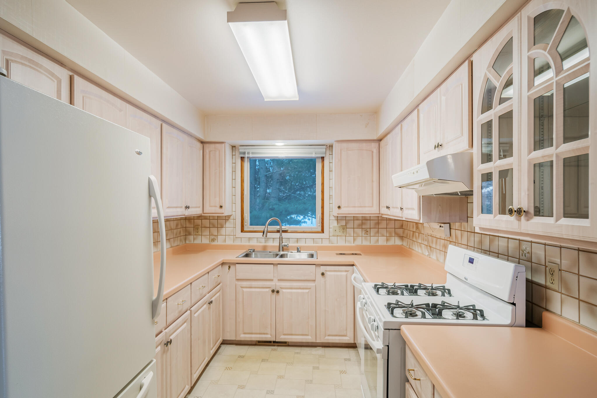 2864 North Apache Road Sheboygan, WI 53083 - Photo 14 of 41 Kitchen