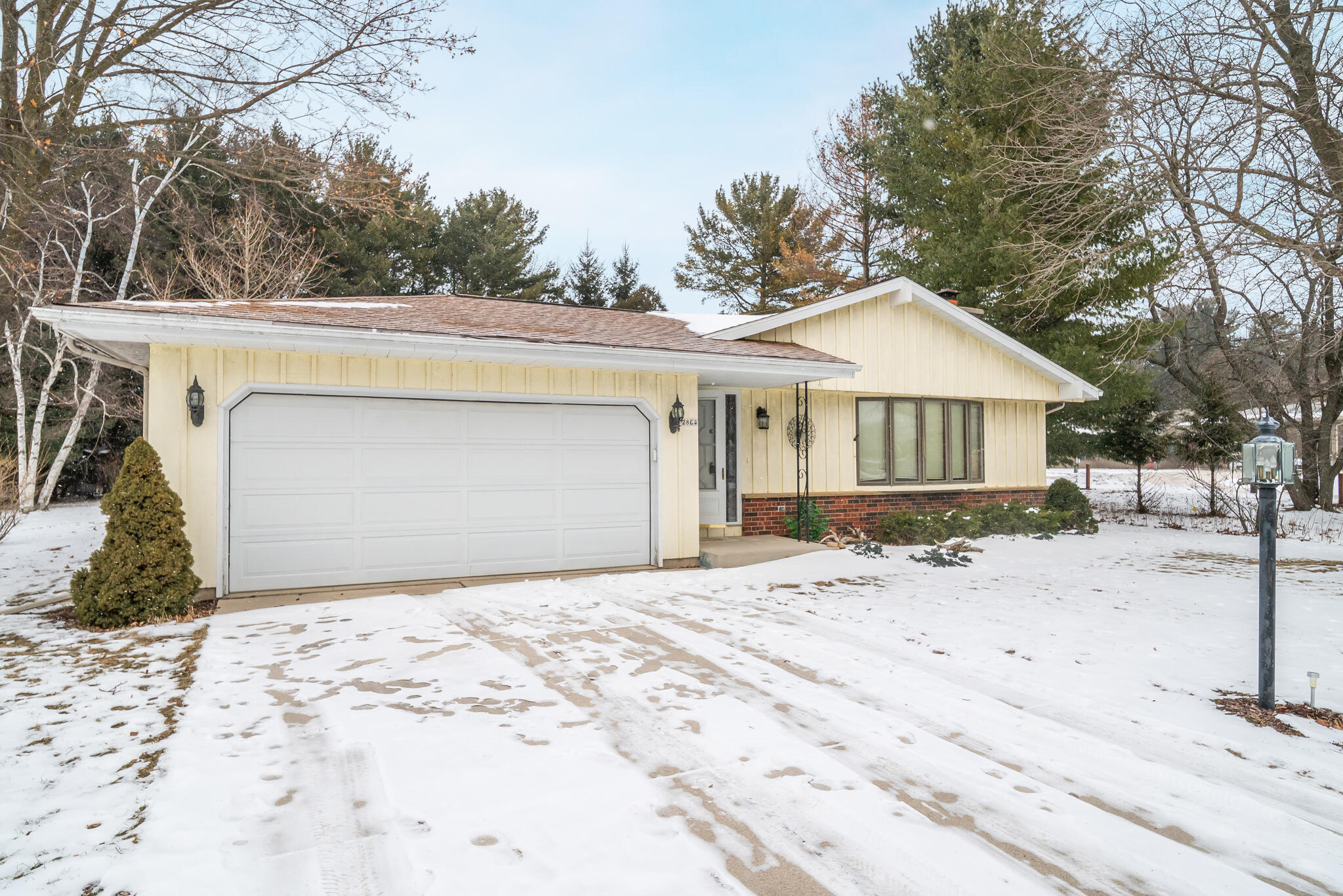 2864 North Apache Road Sheboygan, WI 53083 - Photo 2 of 41 Front 2