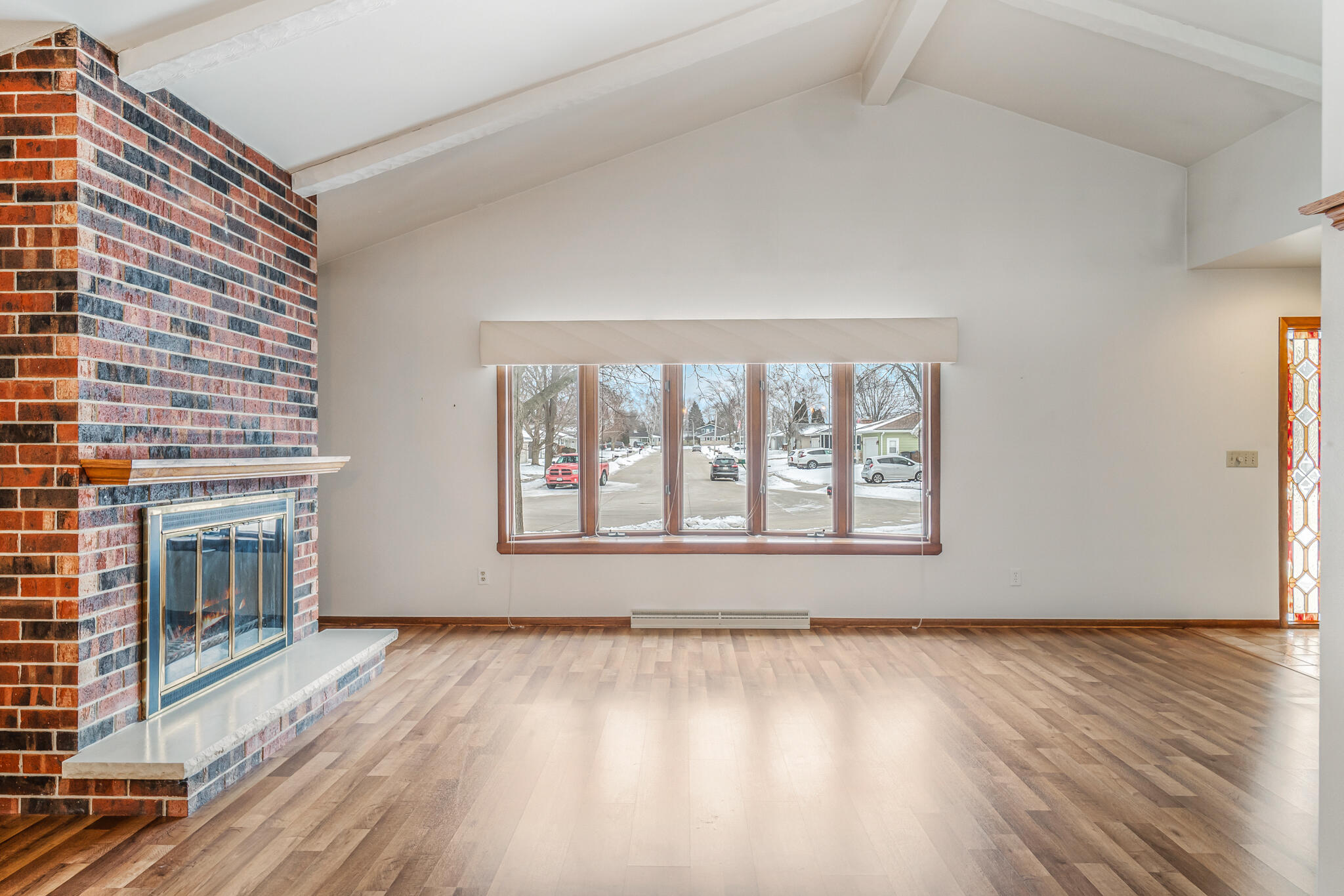 2864 North Apache Road Sheboygan, WI 53083 - Photo 8 of 41 Lving room 5