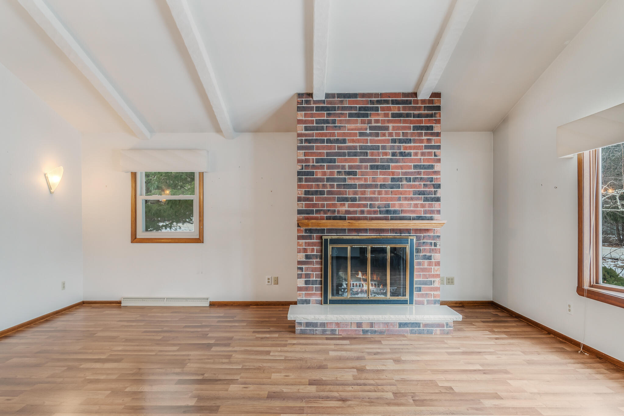 2864 North Apache Road Sheboygan, WI 53083 - Photo 10 of 41 Livingroom 3