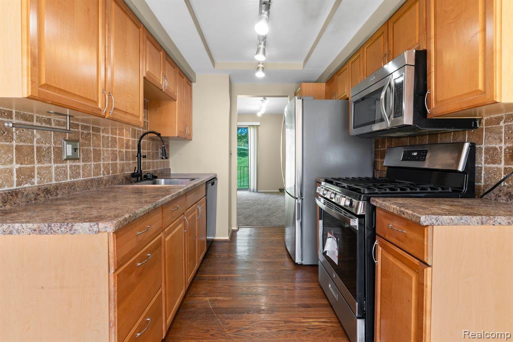 794 Oak Brook Ridge Drive Rochester Hills, MI 48307 - Photo 7 of 23