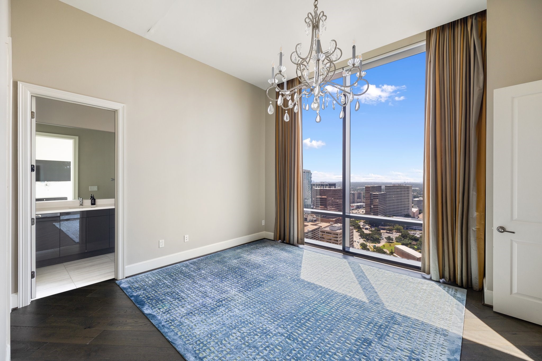 1409 Post Oak Boulevard, Unit 2702 Houston, TX 77056 - Photo 21 of 43 One secondary bedroom is pictured here with en-suite bath.