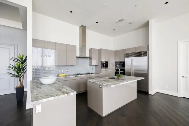 $2,650,000 | 1409 Post Oak Boulevard, Unit 2702, Houston, TX 77056