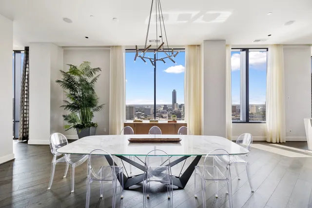 $2,650,000 | 1409 Post Oak Boulevard, Unit 2702, Houston, TX 77056