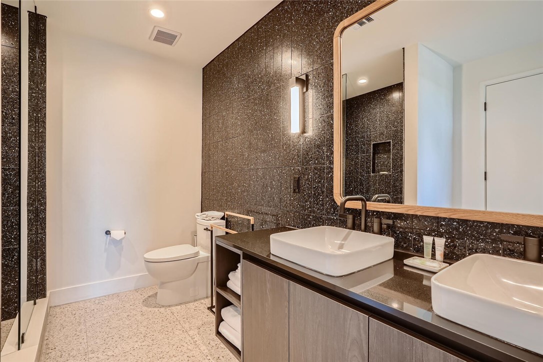48 East Unit 1806 Avenue Austin, TX 78701 - Photo 6 of 20 a bathroom with a sink and a mirror