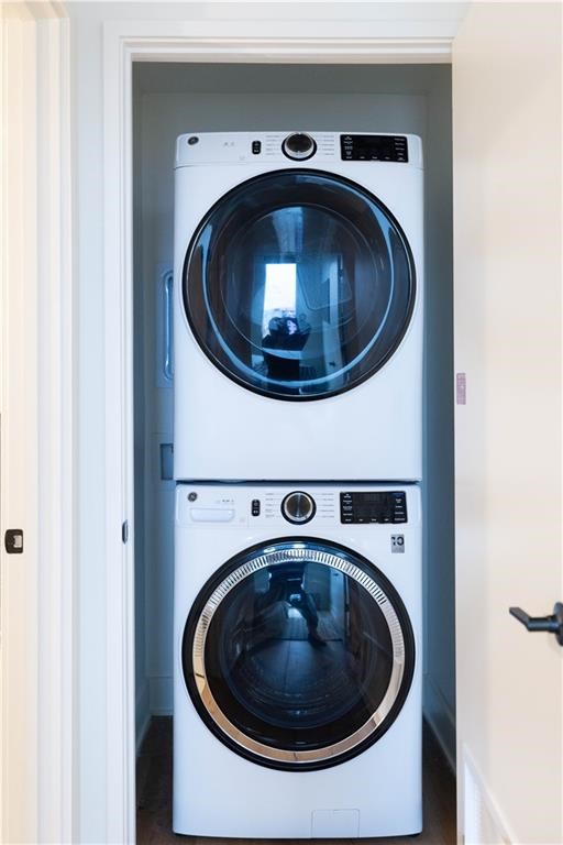 48 East Unit 1806 Avenue Austin, TX 78701 - Photo 8 of 20 a utility room with dryer and washer