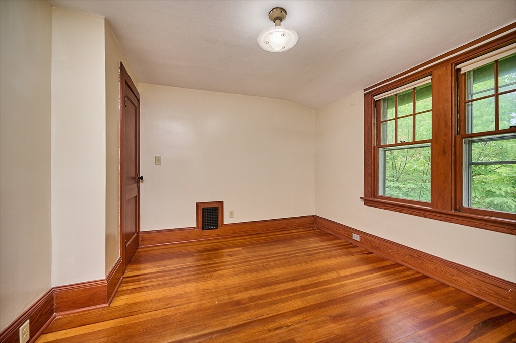 9 McClure Street Amherst, MA 01002 - Photo 19 of 32