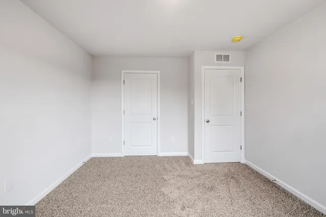 a view of an empty room and room
