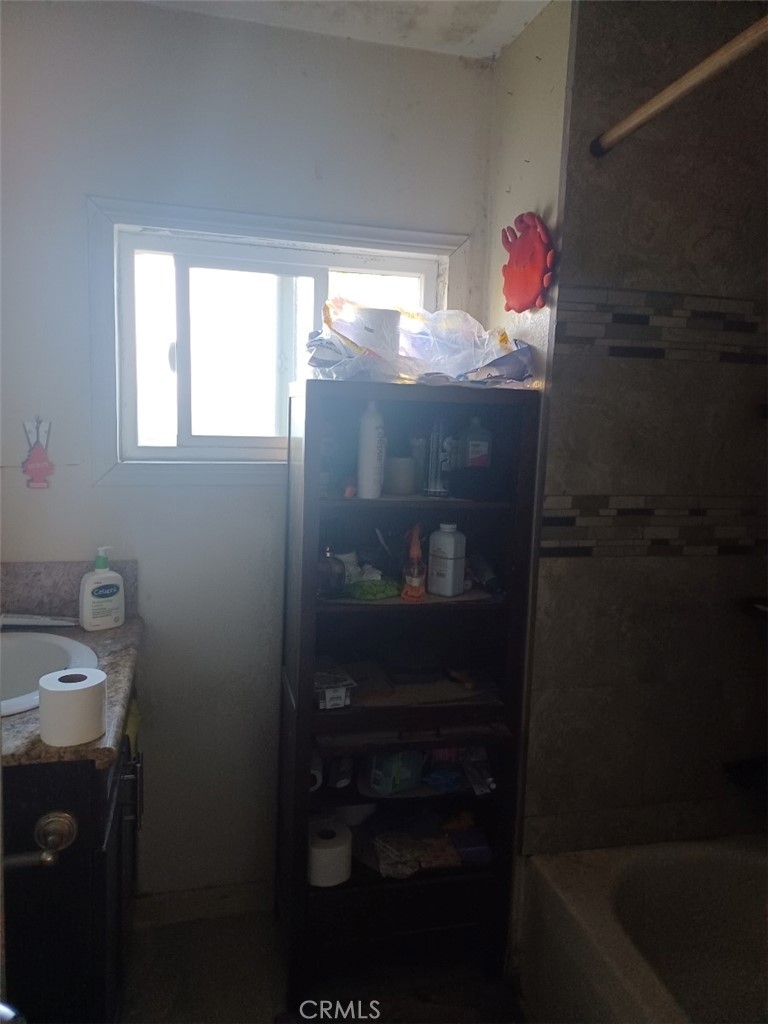 25508 Paloma Road Highland, CA 92410 - Photo 14 of 17 a bathroom with a small space