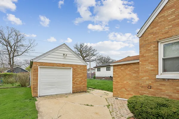 $185,000 | 68 West 24th Street, Chicago Heights, IL 60411
