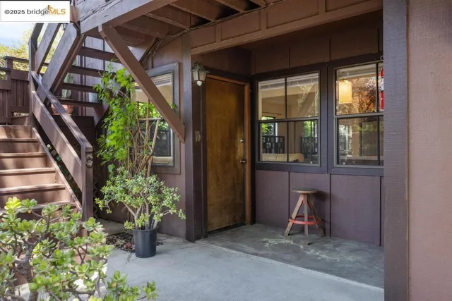 a bathroom with a toilet