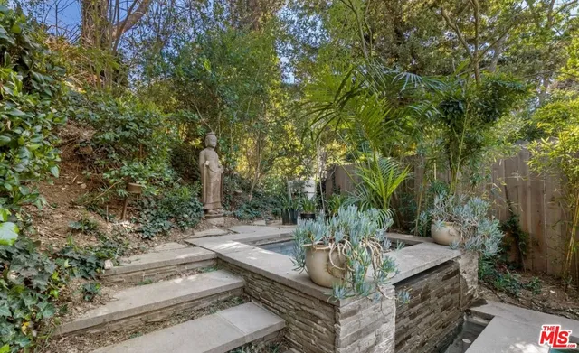 a view of yard with tree s