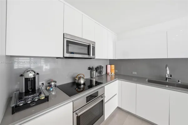 $6,900 | 88 Southwest 7th Street, Unit 1010, Miami, FL 33130