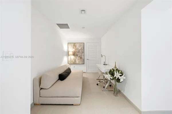 $6,900 | 88 Southwest 7th Street, Unit 1010, Miami, FL 33130