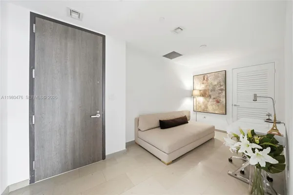 $6,900 | 88 Southwest 7th Street, Unit 1010, Miami, FL 33130