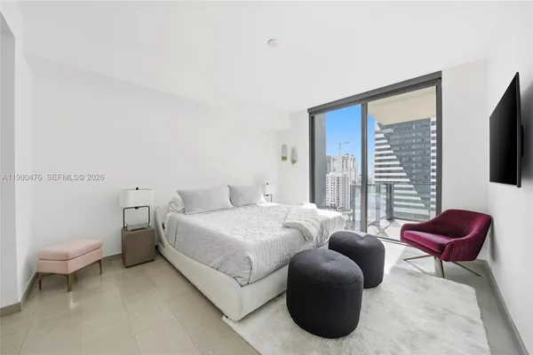 $6,900 | 88 Southwest 7th Street, Unit 1010, Miami, FL 33130