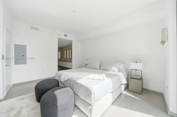 $6,900 | 88 Southwest 7th Street, Unit 1010, Miami, FL 33130