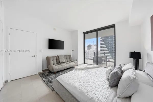 $6,900 | 88 Southwest 7th Street, Unit 1010, Miami, FL 33130