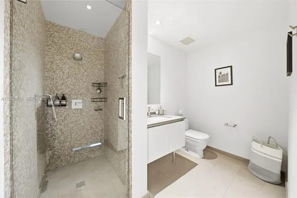 $6,900 | 88 Southwest 7th Street, Unit 1010, Miami, FL 33130