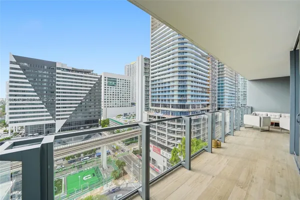 $6,900 | 88 Southwest 7th Street, Unit 1010, Miami, FL 33130