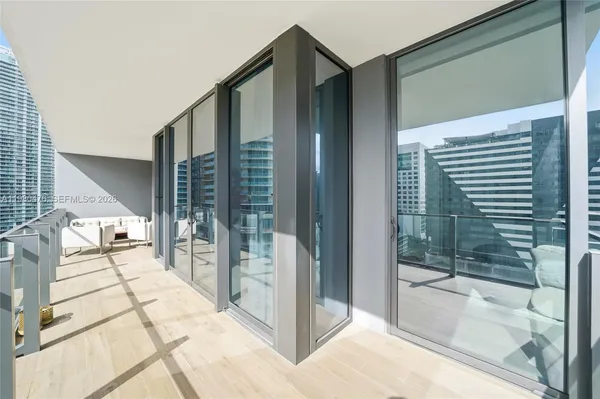 $6,900 | 88 Southwest 7th Street, Unit 1010, Miami, FL 33130