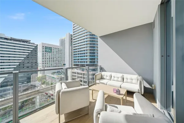 $6,900 | 88 Southwest 7th Street, Unit 1010, Miami, FL 33130