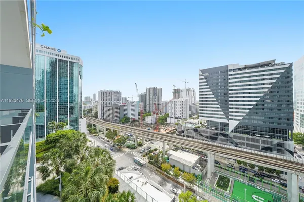 $6,900 | 88 Southwest 7th Street, Unit 1010, Miami, FL 33130