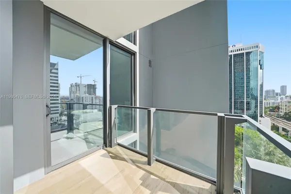 $6,900 | 88 Southwest 7th Street, Unit 1010, Miami, FL 33130