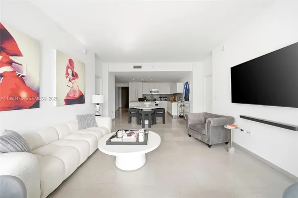 $6,900 | 88 Southwest 7th Street, Unit 1010, Miami, FL 33130