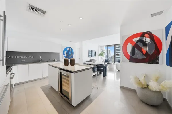 $6,900 | 88 Southwest 7th Street, Unit 1010, Miami, FL 33130