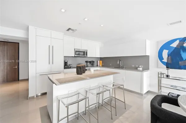 $6,900 | 88 Southwest 7th Street, Unit 1010, Miami, FL 33130