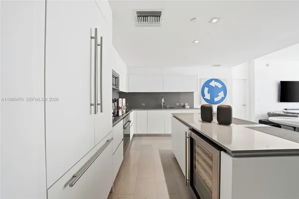 $6,900 | 88 Southwest 7th Street, Unit 1010, Miami, FL 33130