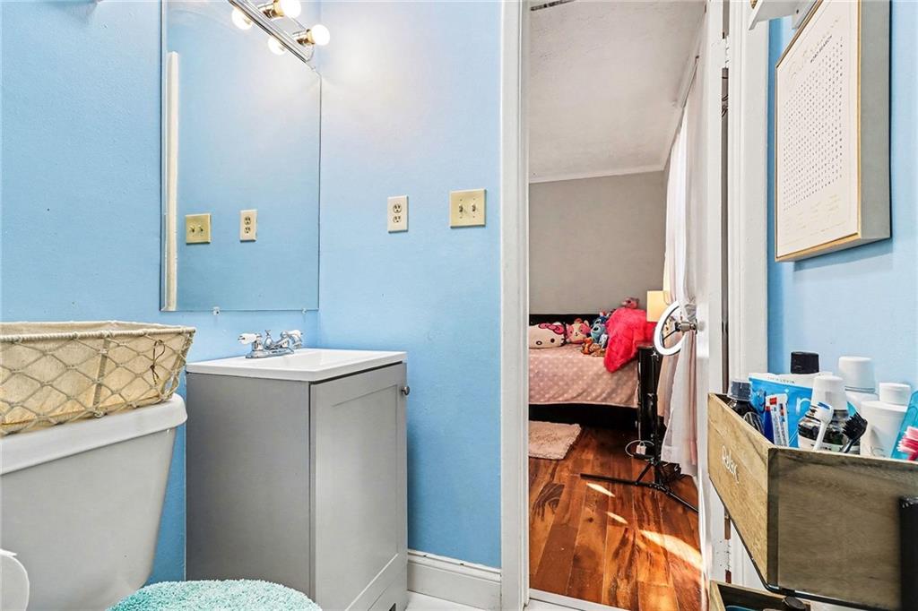 6186 Deans Way Morrow, GA 30260 - Photo 27 of 35 a bathroom with a bathtub sink and toilet