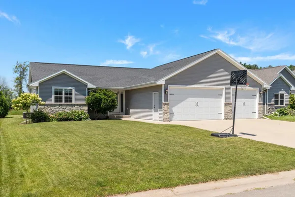 $499,000 | N8973 Spring Valley Road, Menasha, WI 54952