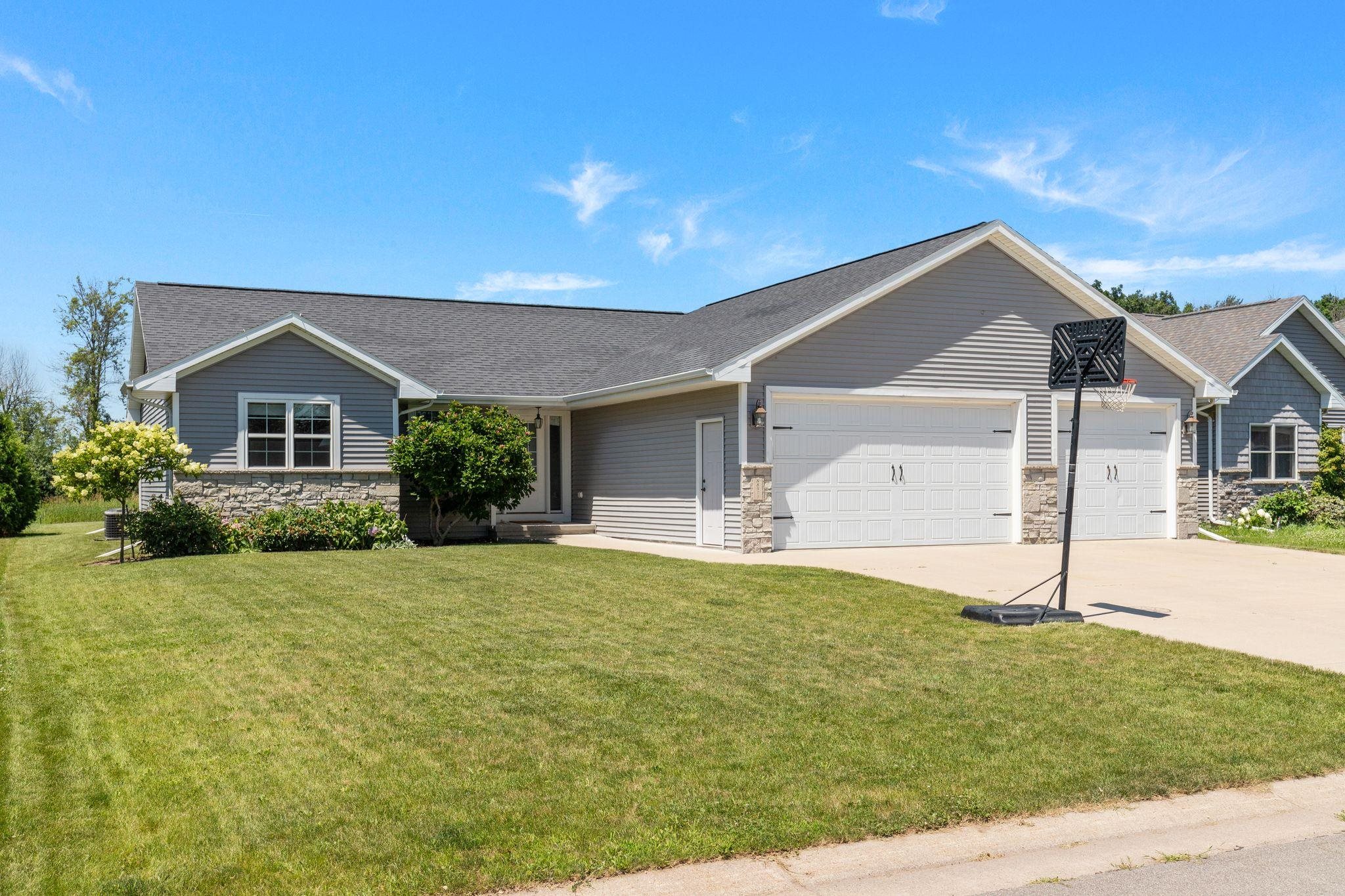 N8973 Spring Valley Road Menasha, WI 54952 - Photo 1 of 37