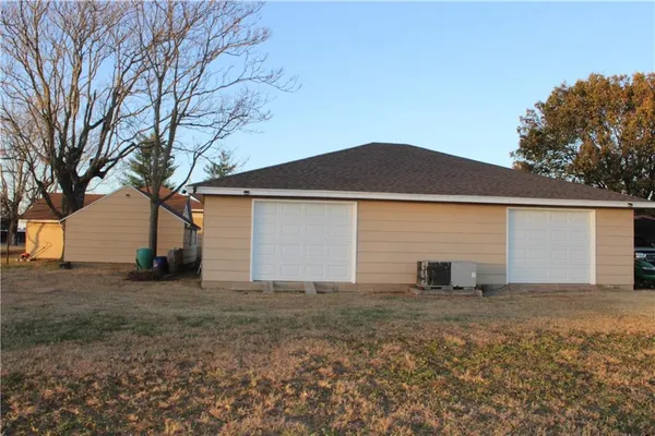 $175,000 | 1210 East South Street, Arma, KS 66712
