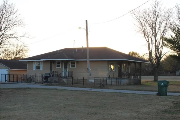 $175,000 | 1210 East South Street, Arma, KS 66712