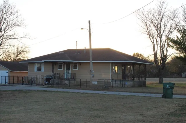 $175,000 | 1210 East South Street, Arma, KS 66712