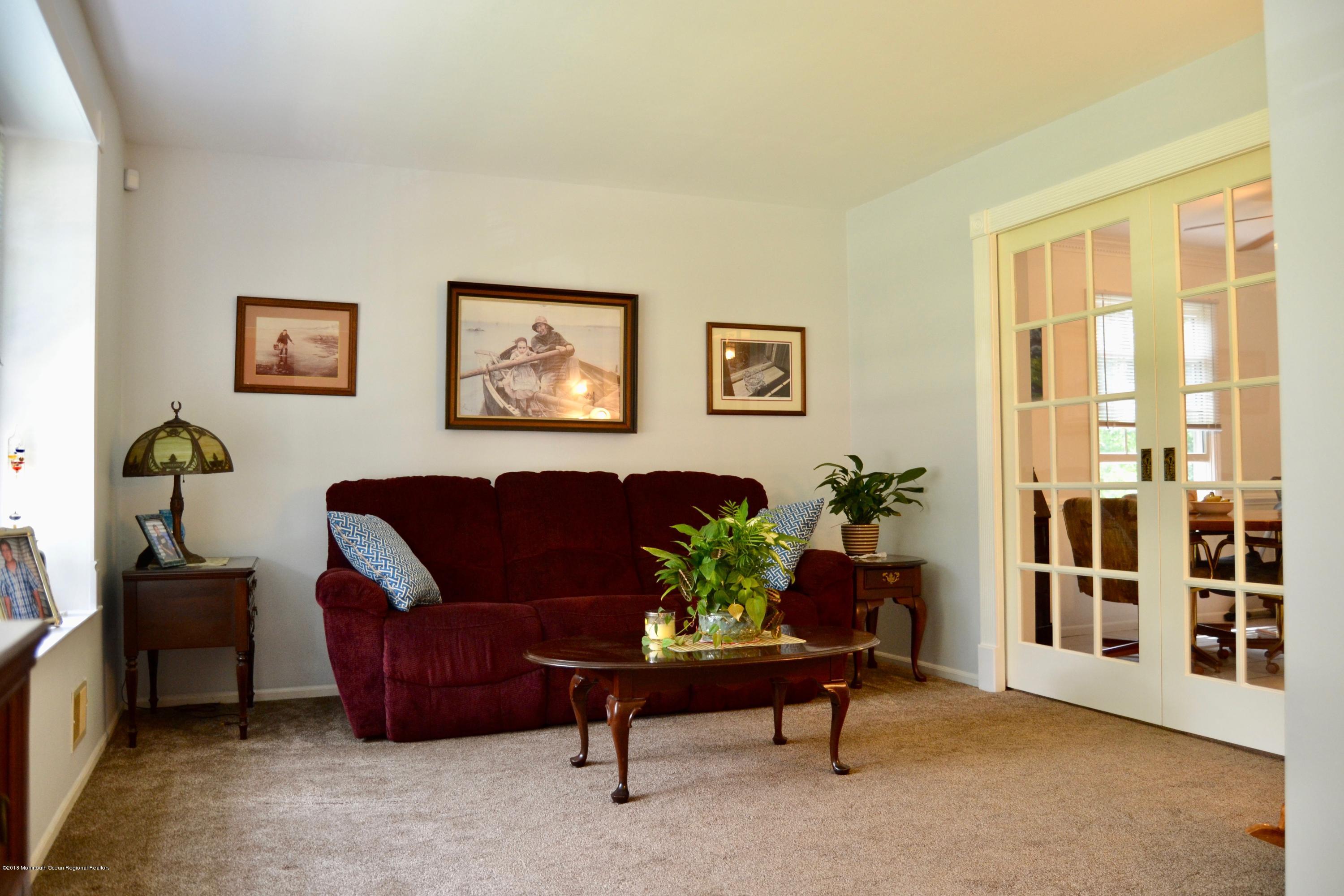 3087 Ridgeway Boulevard Manchester Township, NJ 08759 - Photo 11 of 30 a living room with furniture and a potted plant
