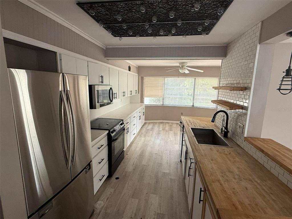 3101 Bispham Road Sarasota, FL 34231 - Photo 4 of 15