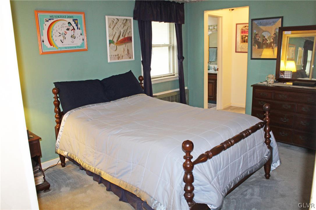 3184 Shakespeare Road Bethlehem, PA 18017 - Photo 11 of 27 Main bedroom