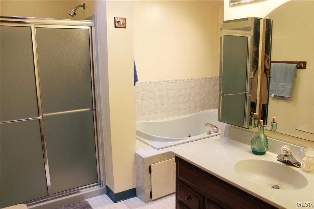 3184 Shakespeare Road Bethlehem, PA 18017 - Photo 12 of 27 Ensuite bathroom
