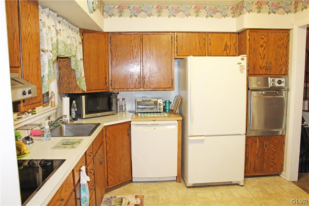 3184 Shakespeare Road Bethlehem, PA 18017 - Photo 5 of 27 Kitchen
