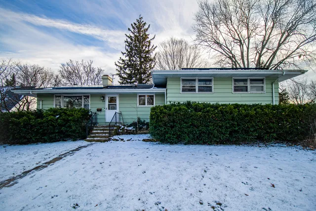 $290,000 | 100 Warren Place, DeKalb, IL 60115