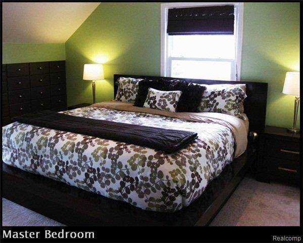 1697 Hampton Road Grosse Pointe, MI 48236 - Photo 8 of 23 8 Master Bedroom E (Small).jpg