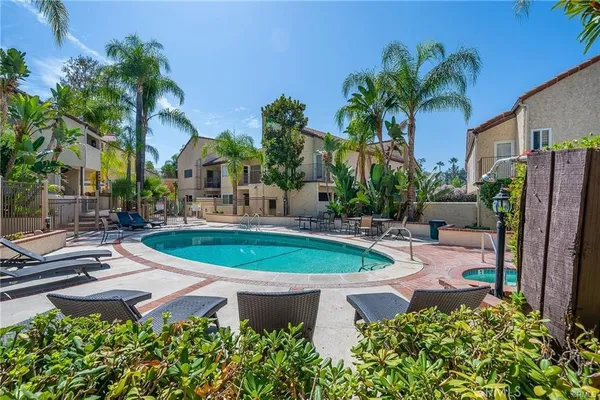 $3,800 | 23401 Park Sorrento, Unit 55, Calabasas, CA 91302