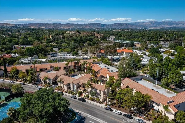 $3,800 | 23401 Park Sorrento, Unit 55, Calabasas, CA 91302