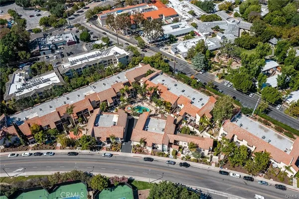 $3,800 | 23401 Park Sorrento, Unit 55, Calabasas, CA 91302