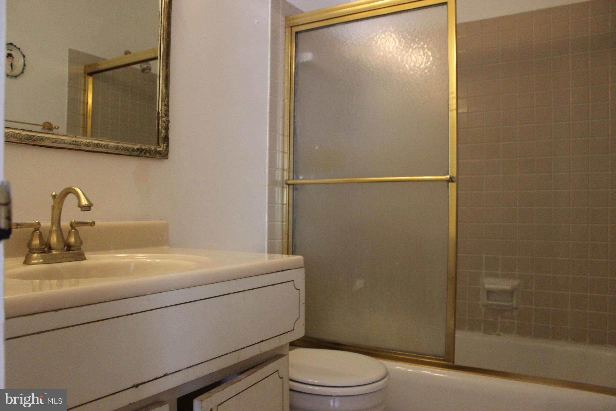 210 Randolph Road Silver Spring, MD 20904 - Photo 16 of 29 Upstairs Hall Full Bath